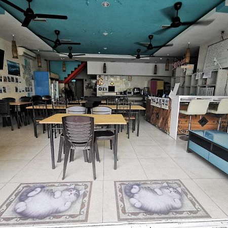 Halo Hostel Кота Кинабалу Екстериор снимка