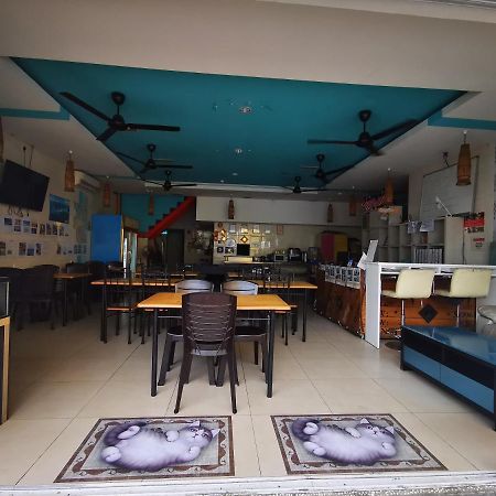 Halo Hostel Кота Кинабалу Екстериор снимка