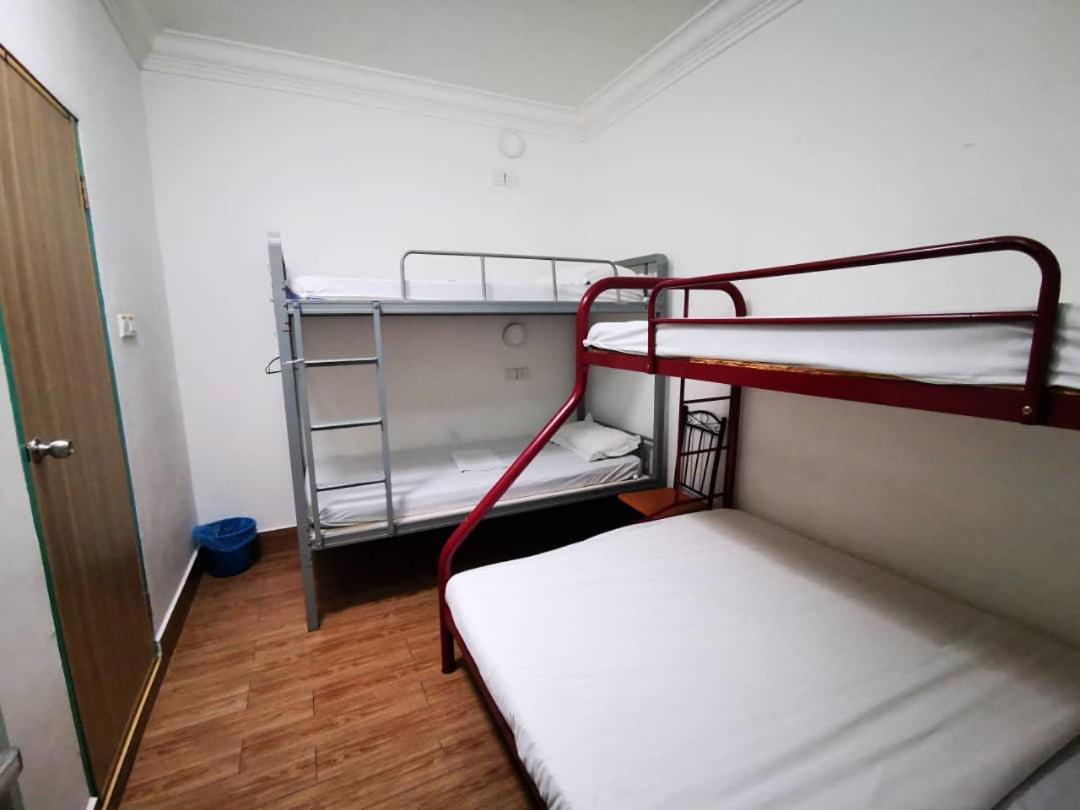 Halo Hostel Кота Кинабалу Екстериор снимка