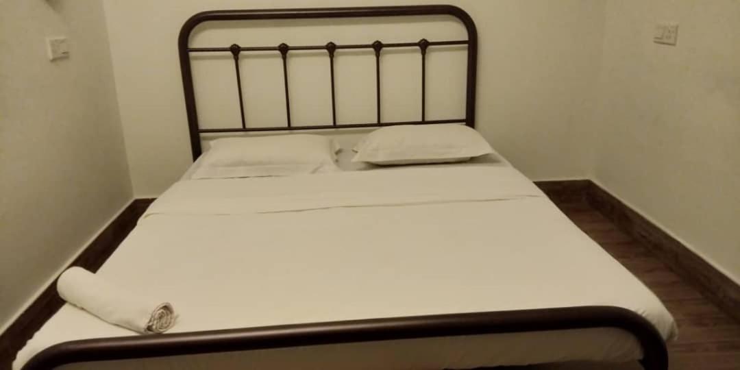 Halo Hostel Кота Кинабалу Екстериор снимка